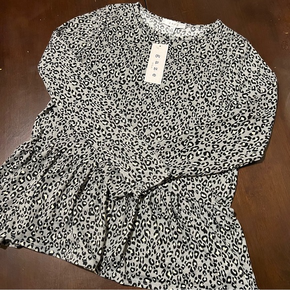 gaze DTLA - size XS - gray cheetah print peplum top - NWT - Picture 3 of 8